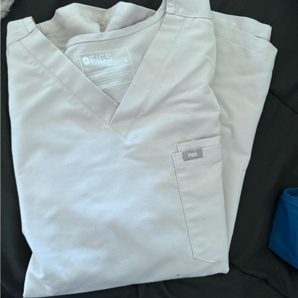 XL men’s scrub  color bone